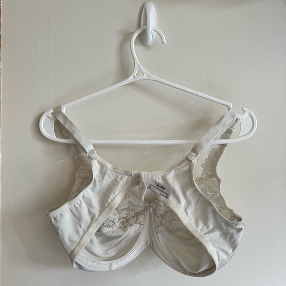 Lilyette - Vintage Lace Bra - Picture 3 of 3